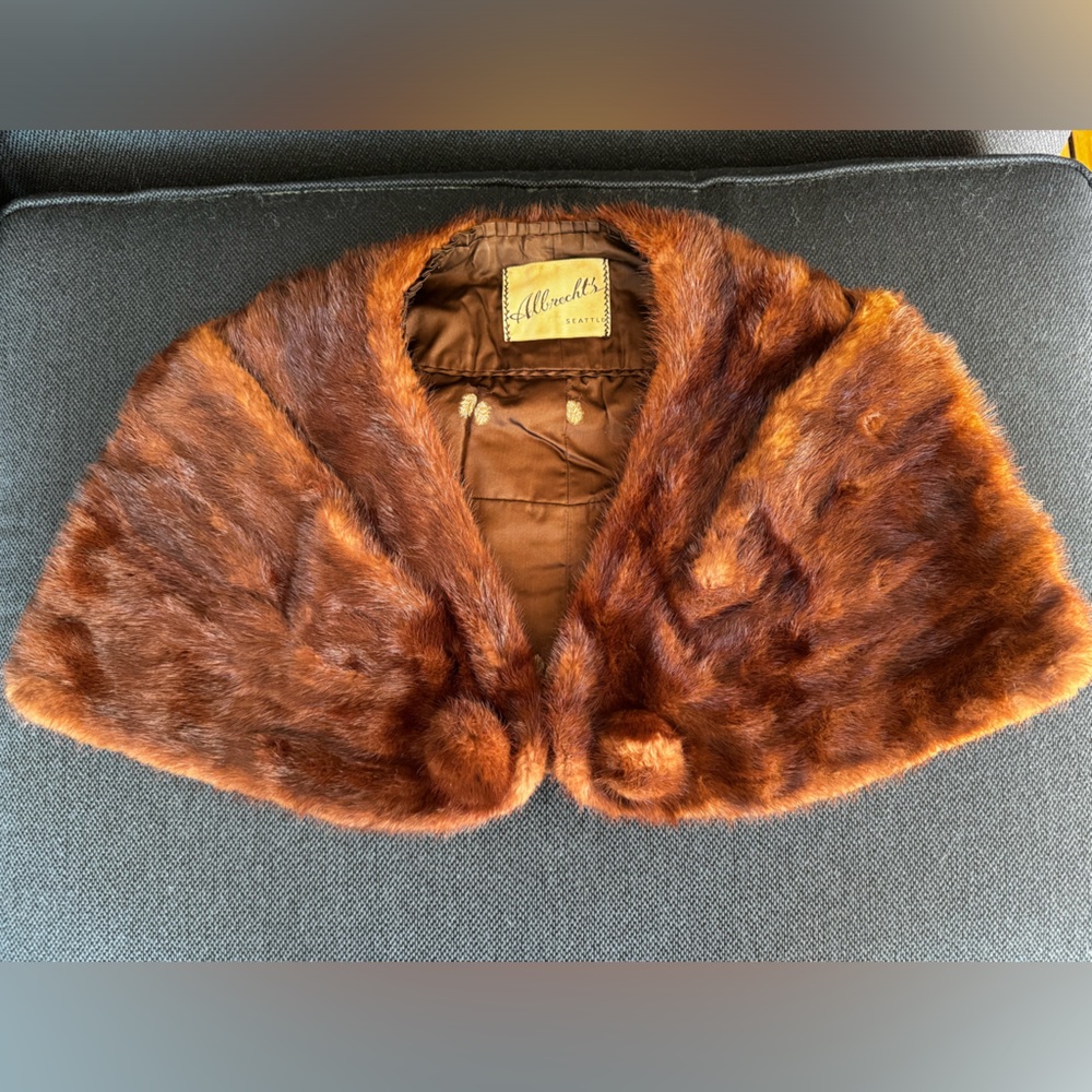 Albrecht’s Seattle real beaver fur 🦫 shawl